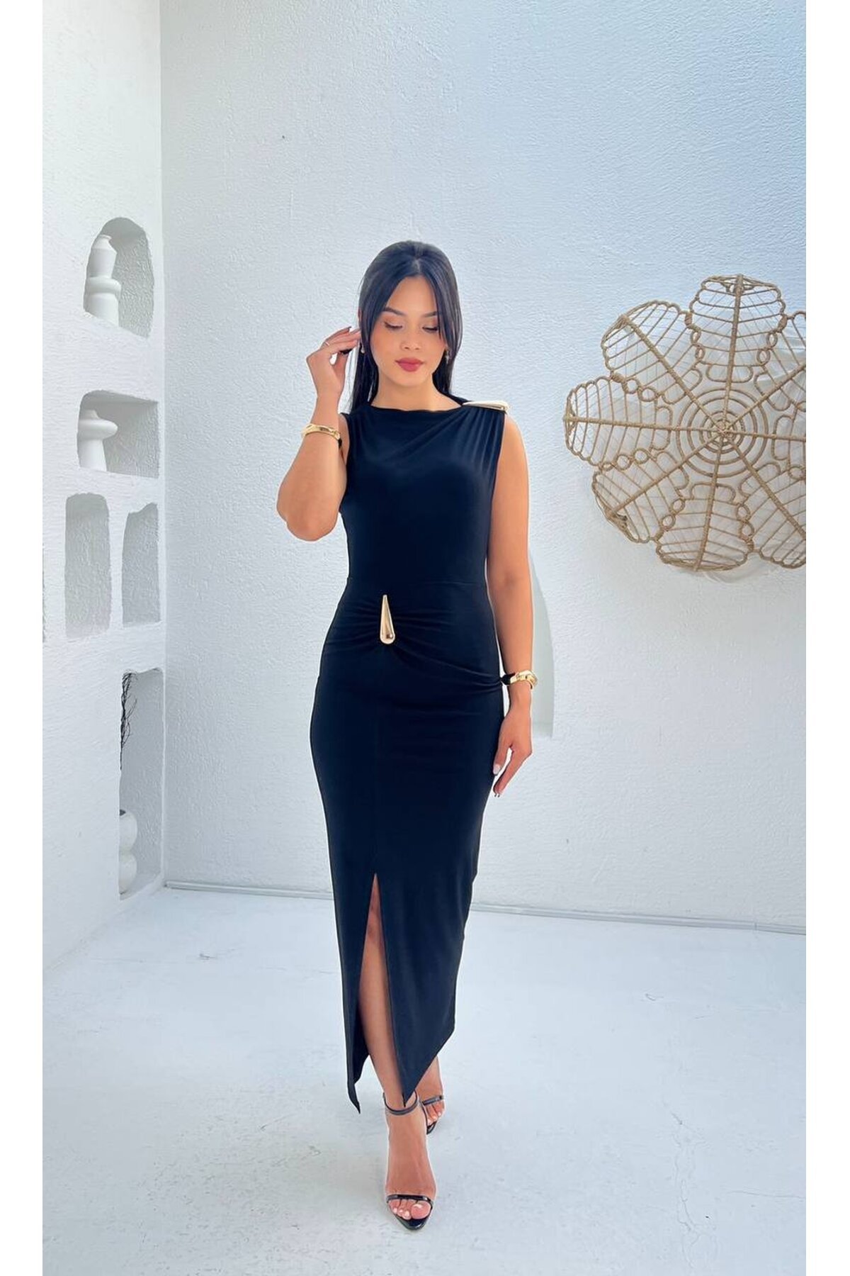 3846-SİYAH SIFIR KOL OMUZ DRAPLEİ TOKALI ELBİSE