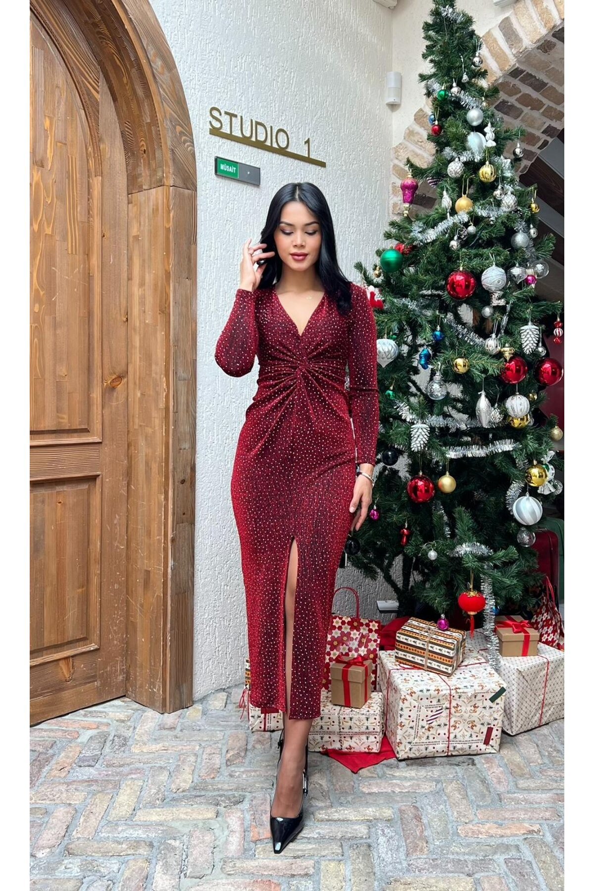 3856-BORDO TAŞLI SİM KUMAŞ ÖNÜ BÜZGÜLÜ ELBİSE