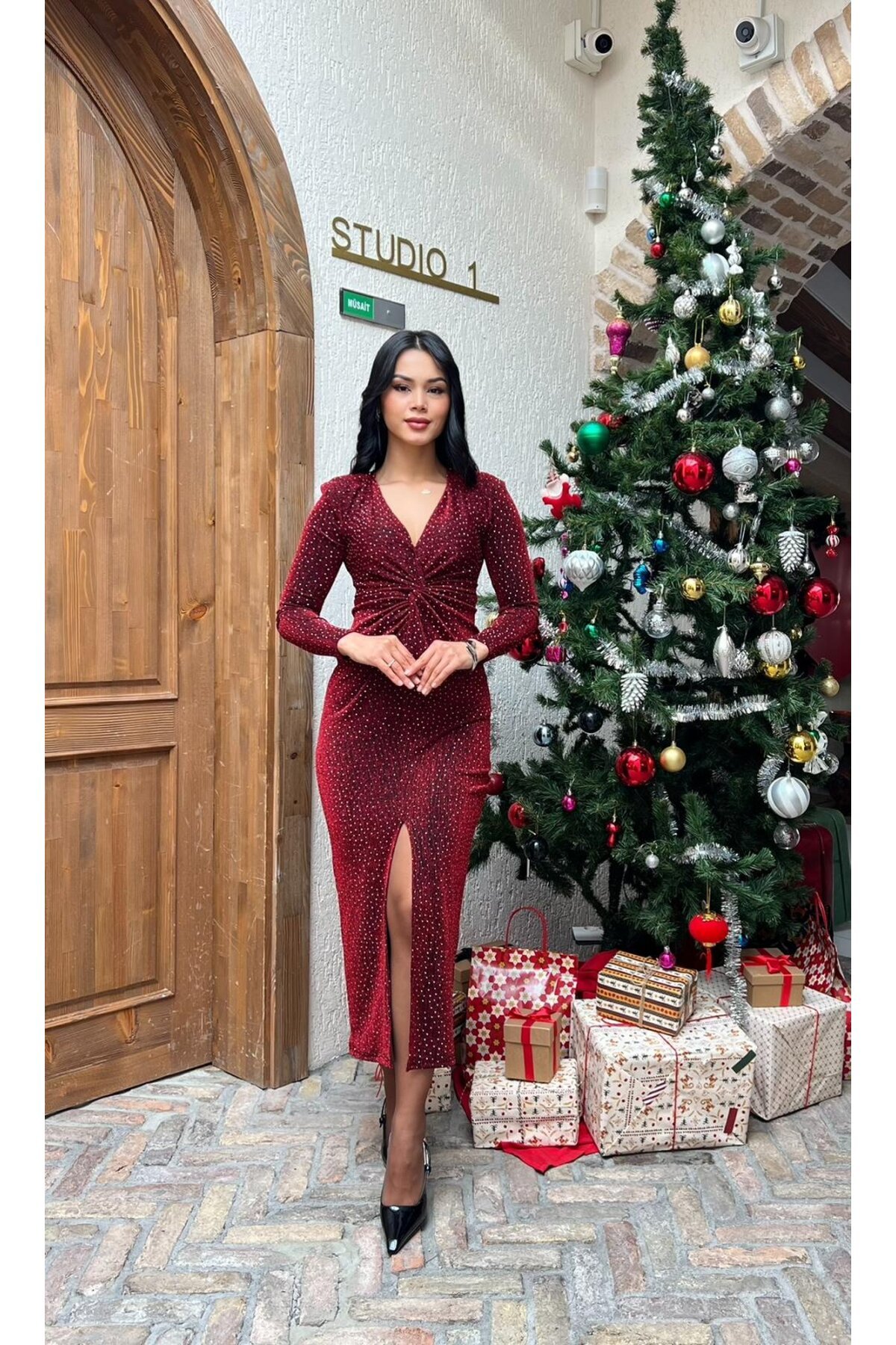 3856-BORDO TAŞLI SİM KUMAŞ ÖNÜ BÜZGÜLÜ ELBİSE