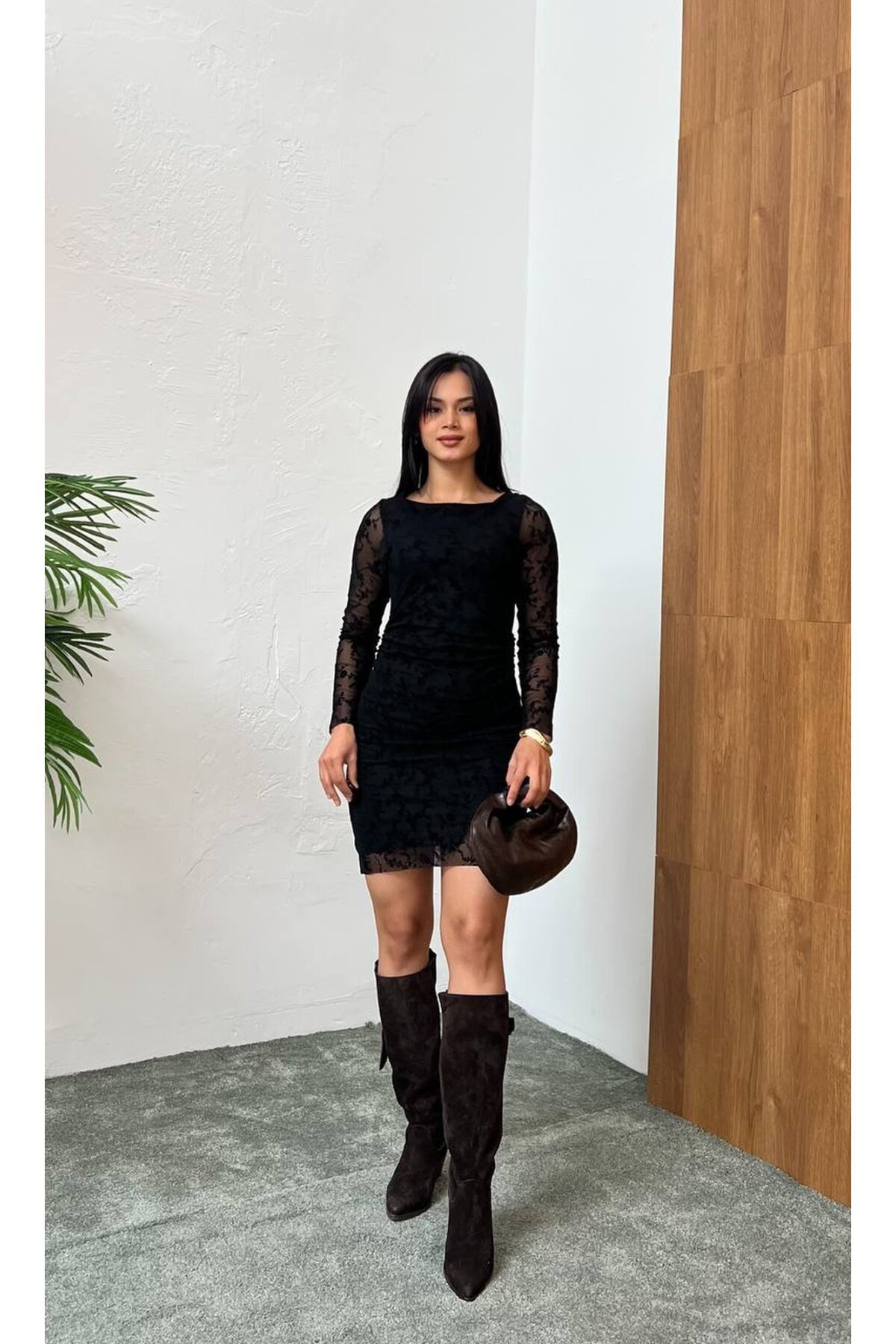 3864-SİYAH FLOK BASKI YANLARI BÜZGÜLÜ ELBİSE