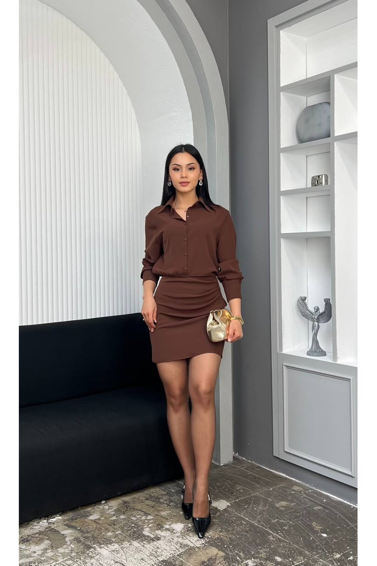 3869-KAHVERENGİ GÖMLEK YAKA DÜĞMELİ ETEĞİ DRAPELİ ELBİSE