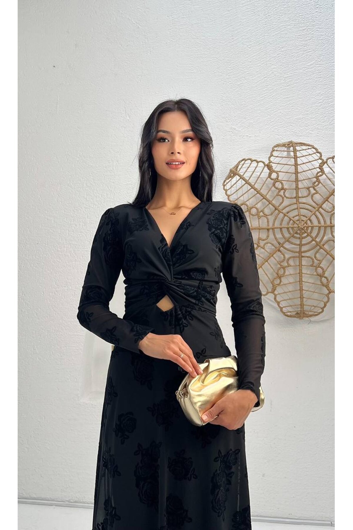 3875-SİYAH GÖĞÜS PENCERELİ ÇİÇEK DESENLİ FLOK BASKI ELBİSE