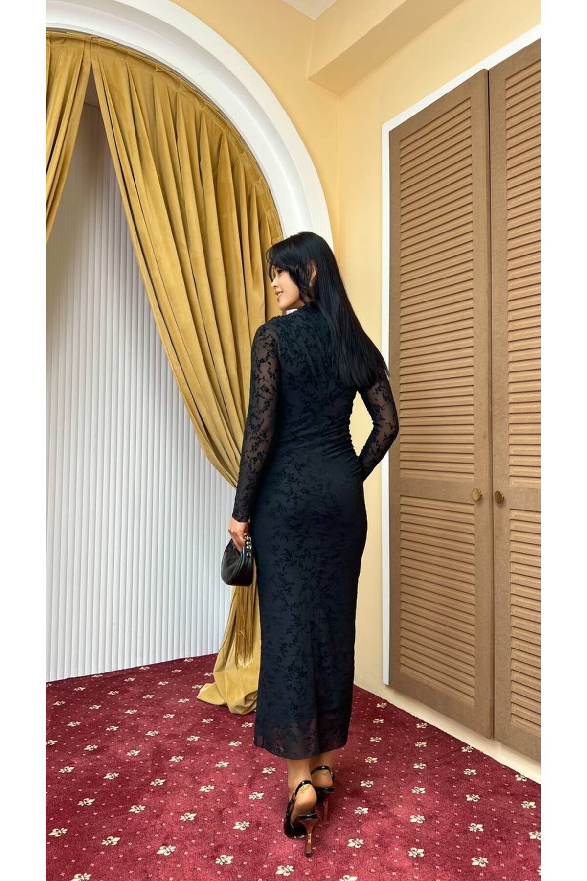 3901-SİYAH FLOK BASKI DRAPELİ ELBİSE