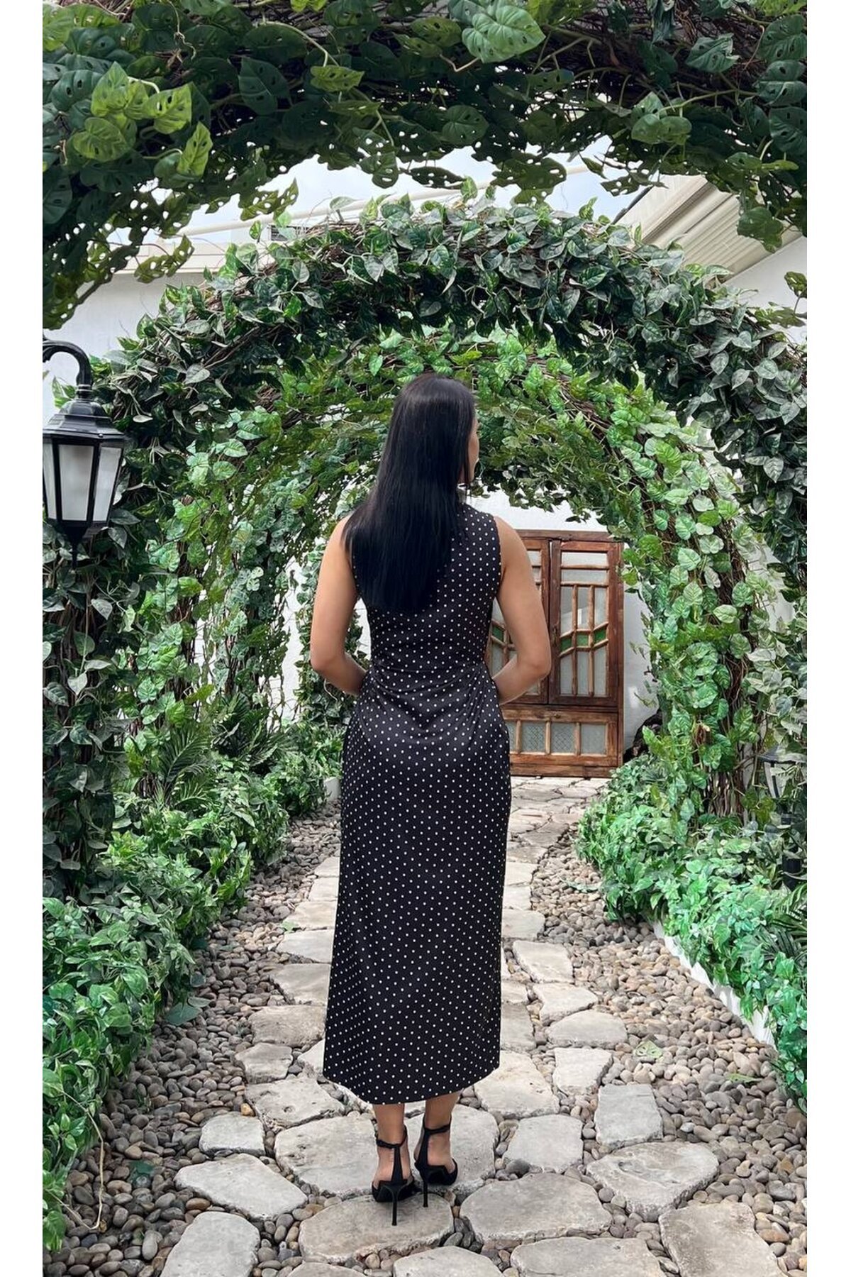 3937-SİYAH SATEN KUMAŞ PUANTİYE DRAPELİ ELBİSE