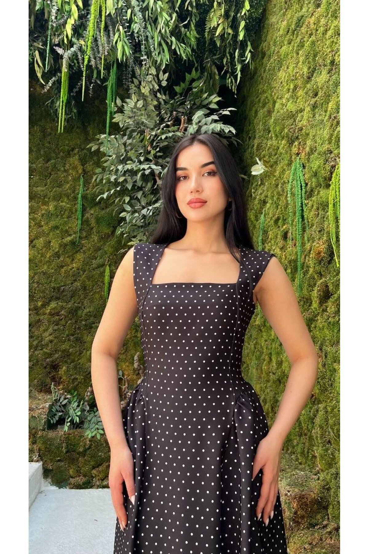 3950- SİYAH KARE YAKA DOUBLE KUMAŞ PUANTİYE DESENLİ ELBİSE
