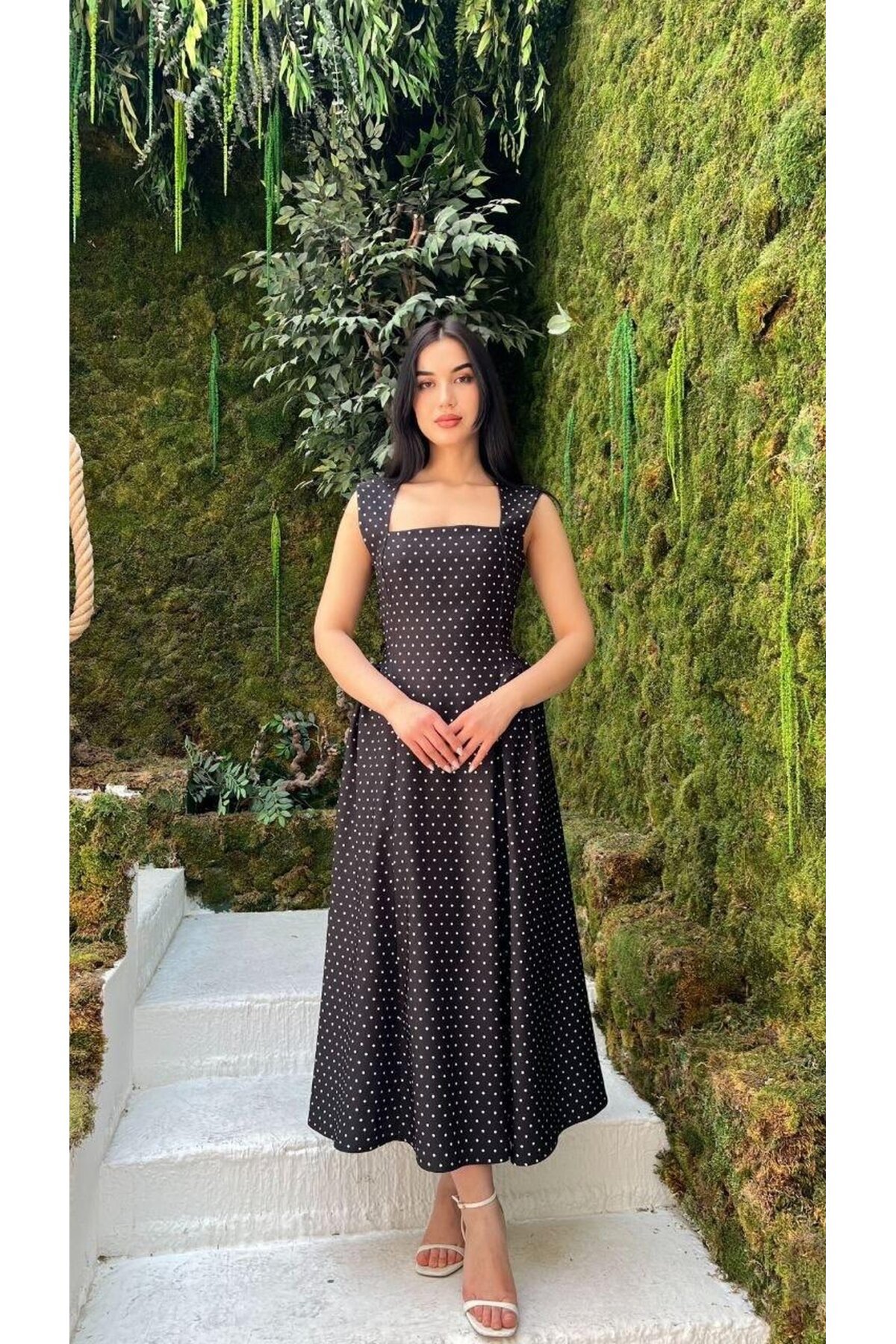 3950- SİYAH KARE YAKA DOUBLE KUMAŞ PUANTİYE DESENLİ ELBİSE