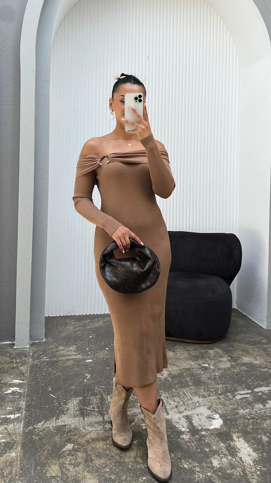 BEJ MADONNA YAKA TOKA DETAYLI TİRKO ELBİSE