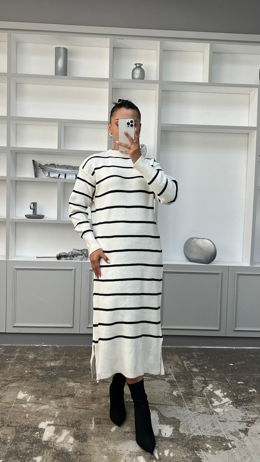 BEYAZ BİSİKLET YAKA ÇİZGİLİ TRİKO ELBİSE