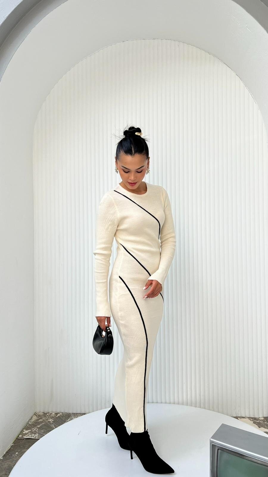 900- BEYAZ ÇİZGİ BİYE  DETAY TRİKO ELBİSE