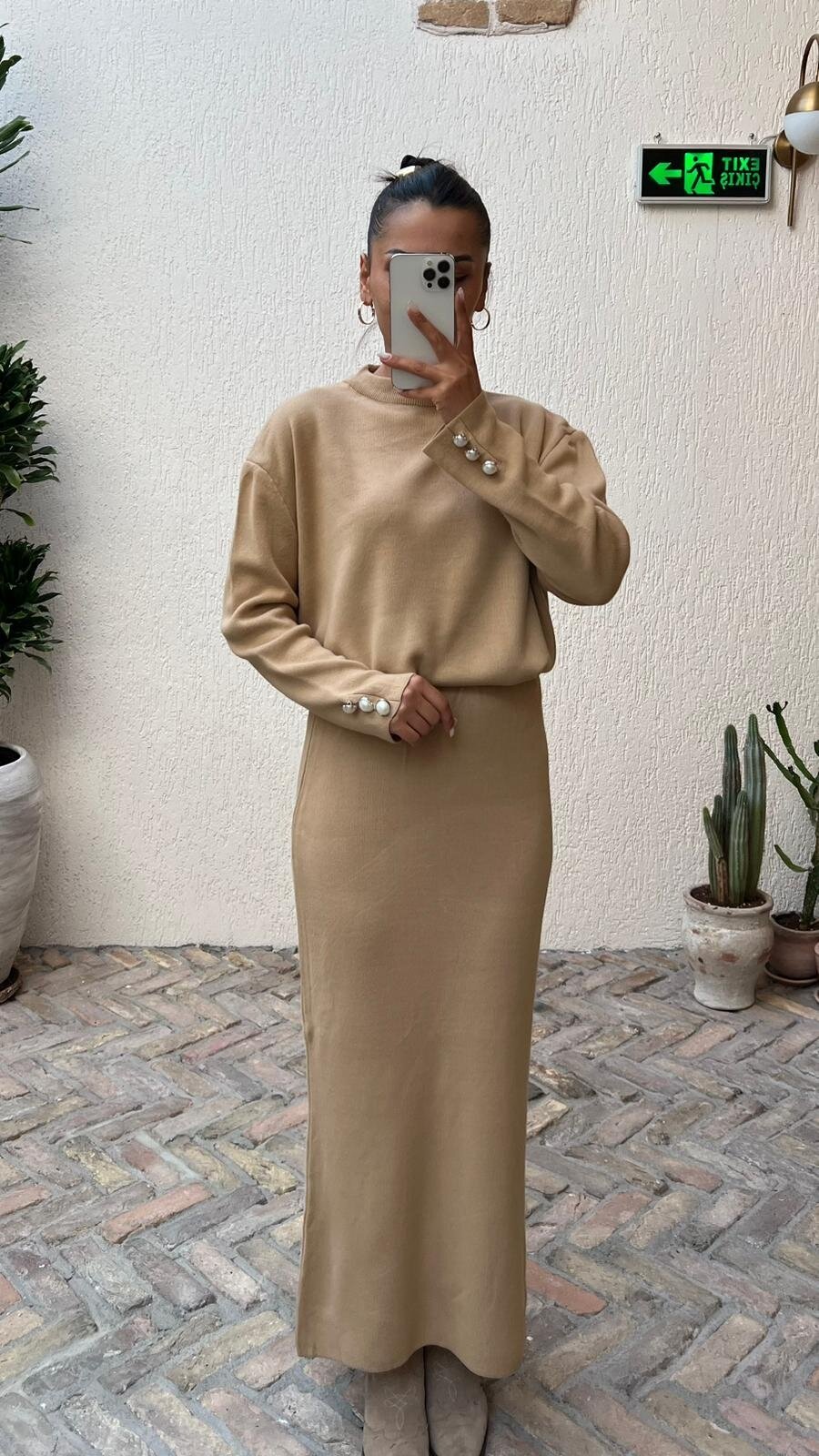 BİSKUVİ KOLLARI İNCİ DETAY ETEKLİ TAKIM