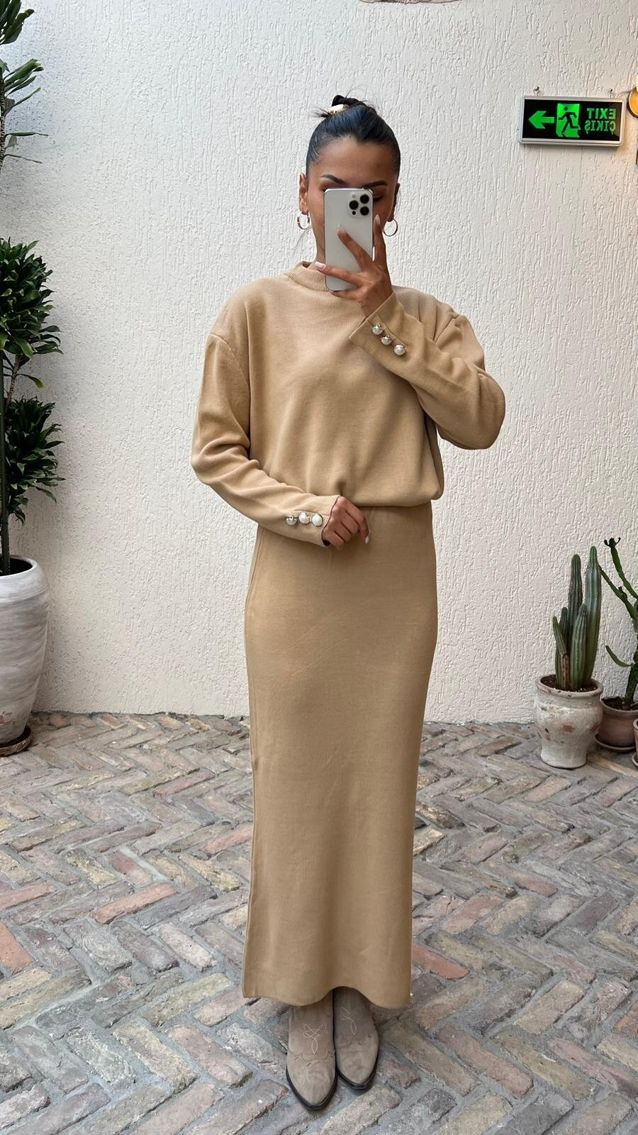 BİSKUVİ KOLLARI İNCİ DETAY ETEKLİ TAKIM