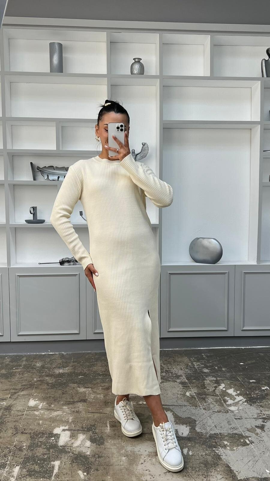 EKRU FİTİLLİ YIRTMAÇLI TRİKO ELBİSE