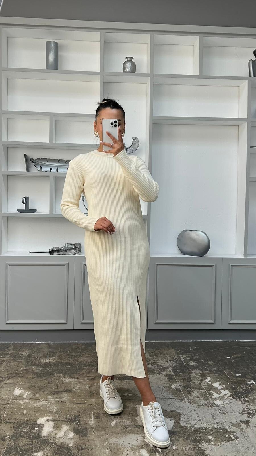 EKRU FİTİLLİ YIRTMAÇLI TRİKO ELBİSE