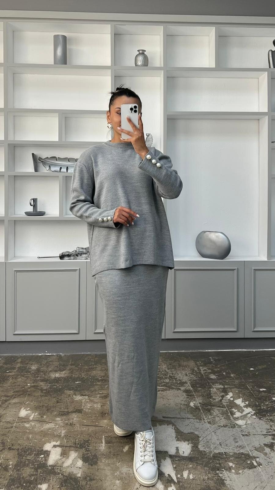 GRİ KOLLARI İNCİ DETAY ETEKLİ TAKIM