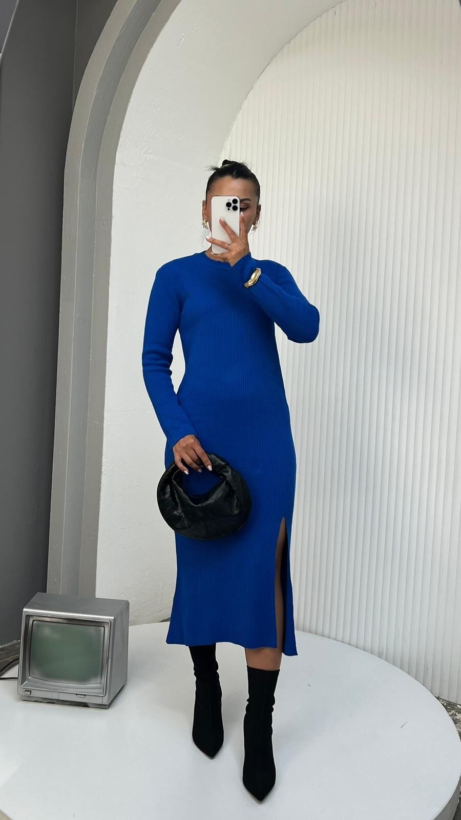 SAKS FİTİLLİ YIRTMAÇLI TRİKO ELBİSE