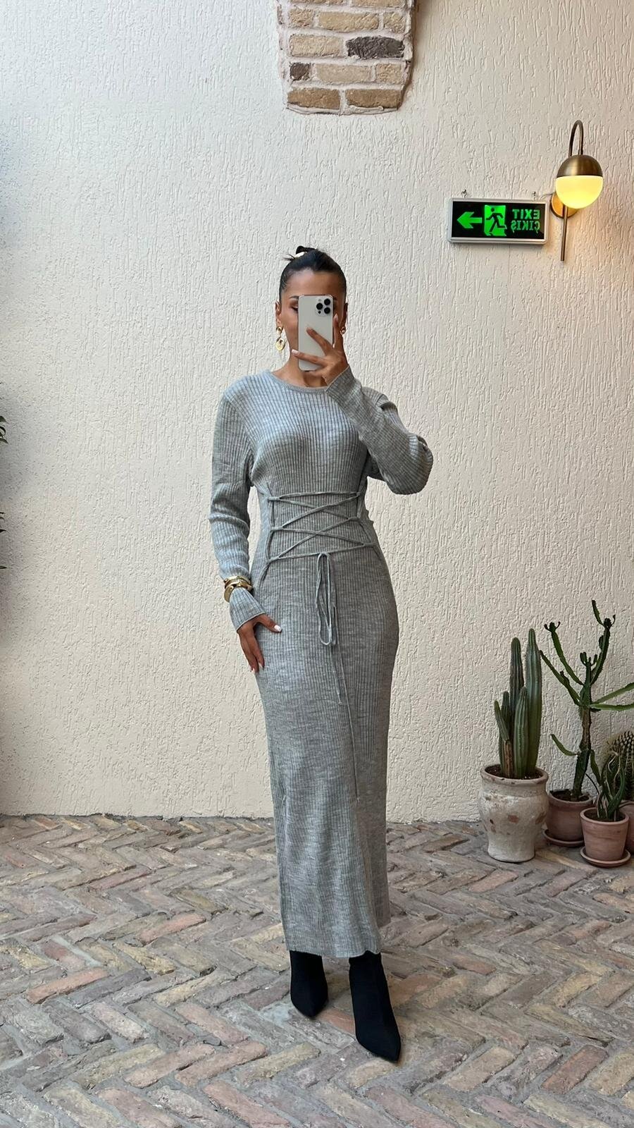 GRİ BAĞLAMALI TRİKO ELBİSE