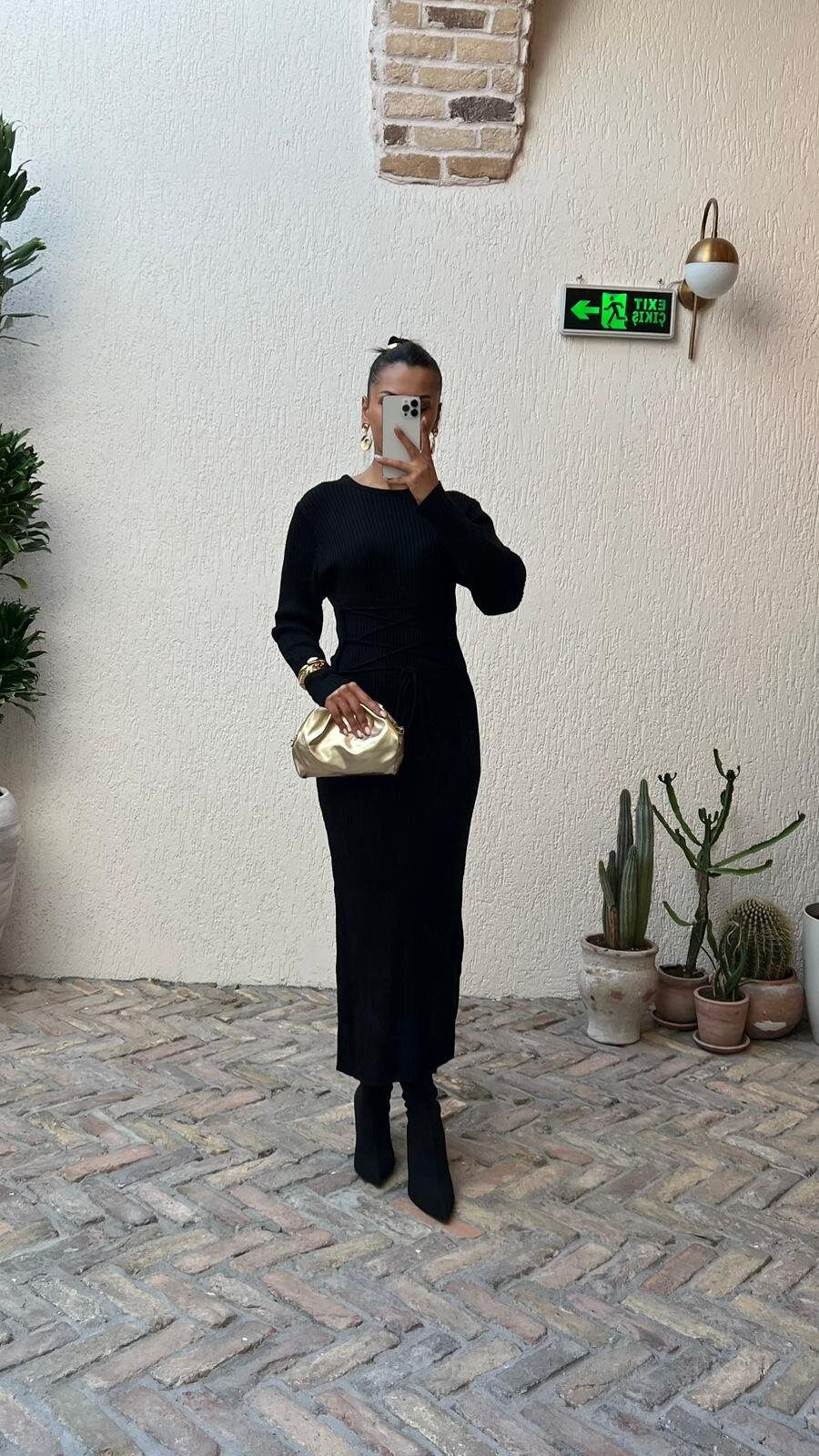 SİYAH BAĞLAMALI TRİKO ELBİSE