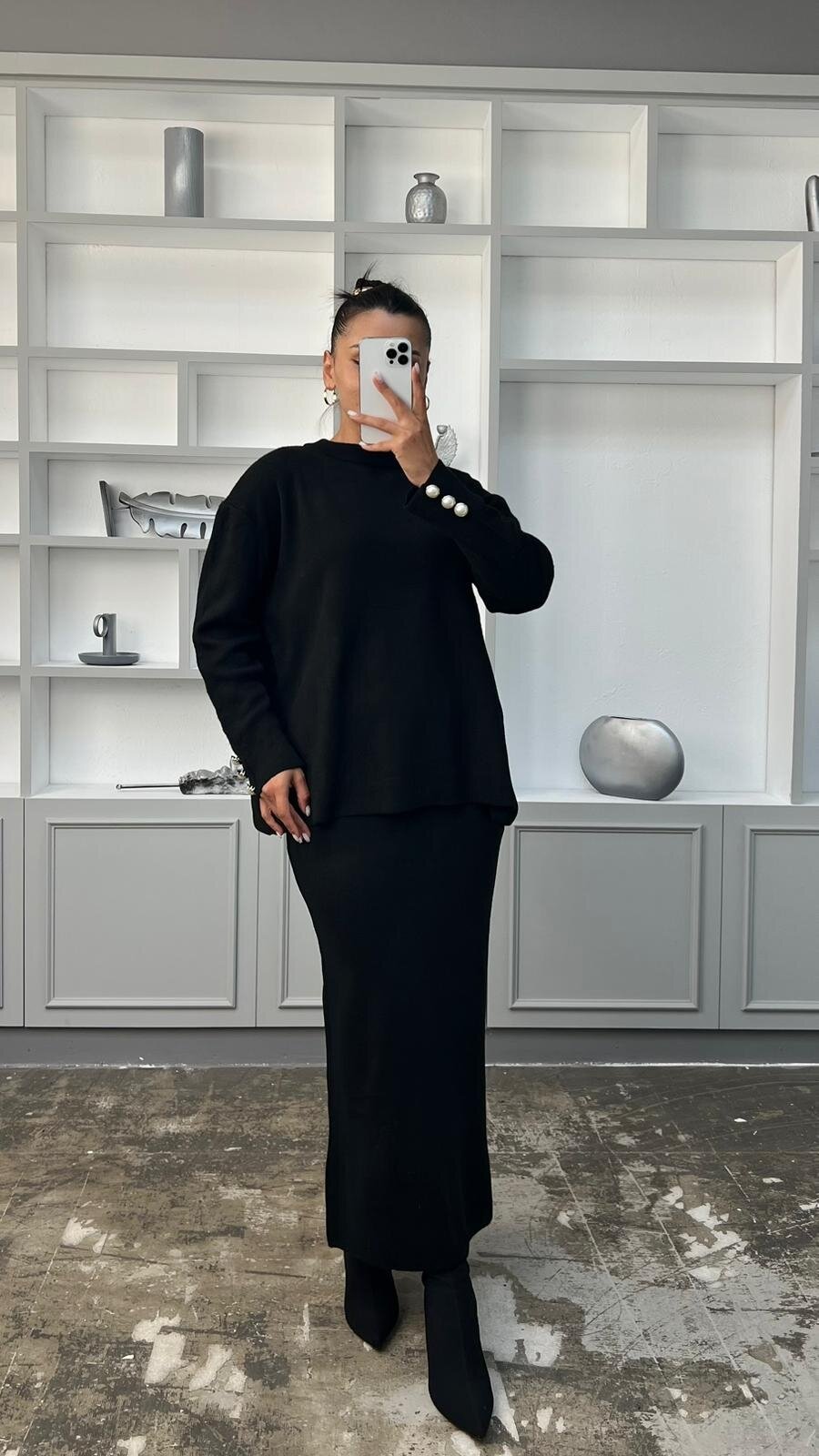 SİYAH KOLLARI İNCİ DETAYLI ETEKLİ TAKIM