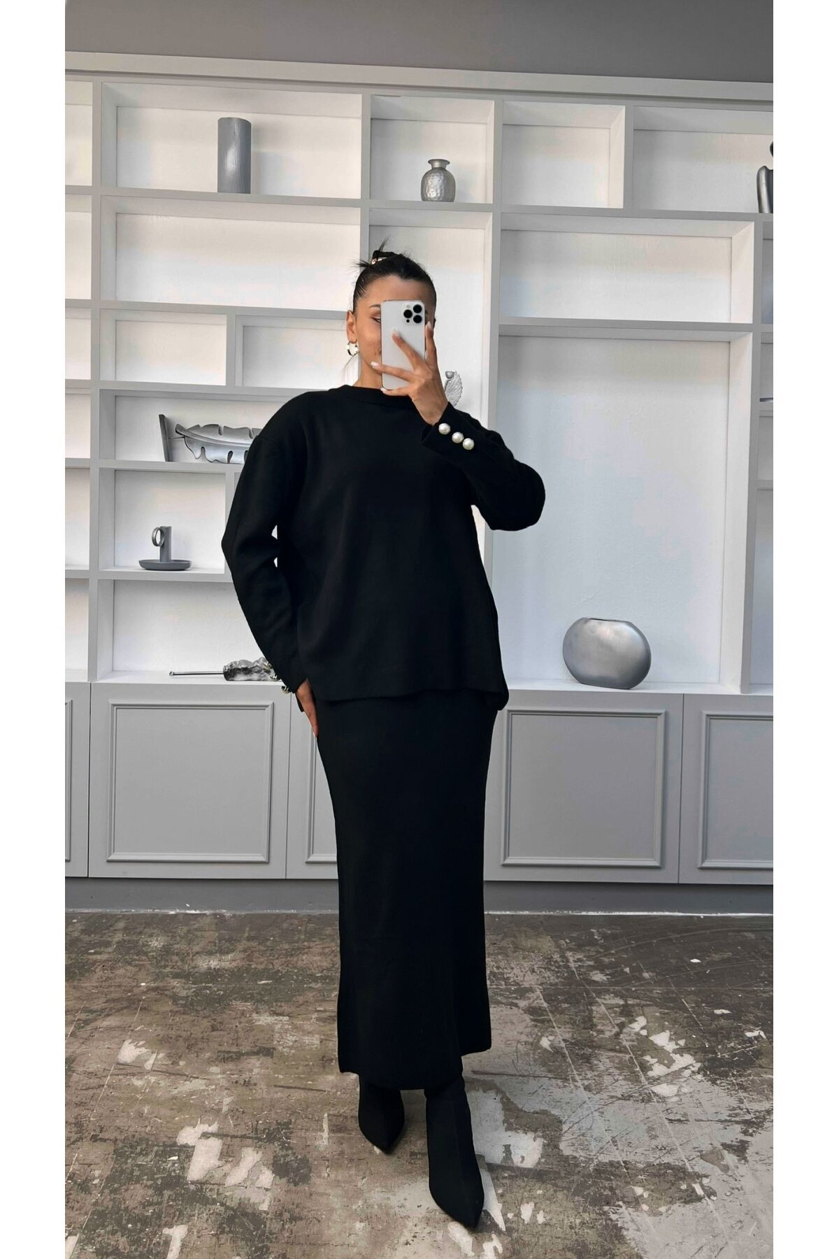 SİYAH KOLLARI İNCİ DETAYLI ETEKLİ TAKIM