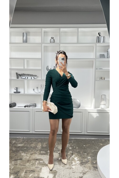 3037-ZÜMRÜT KISA DRAPELİ KRUVAZE YAKA ELBİSE