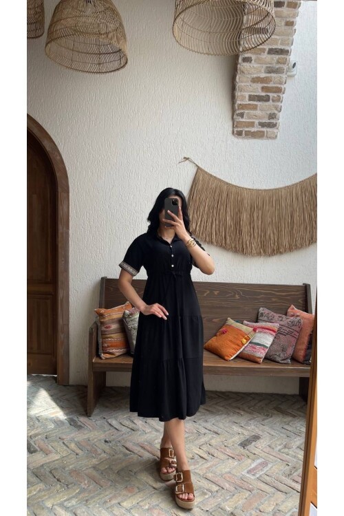 3080-SİYAH KOL MANŞETLERİ ŞERİTLİ ELBİSE