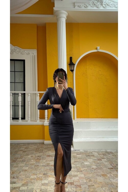 3361-ANTRASİT BÜZGÜLÜ DEMİR TOKA KEMERLİ ELBİSE