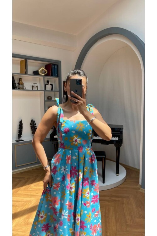 3557-BEBE MAVİ ÇİÇEKLİ KARE YAKA ELBİSE