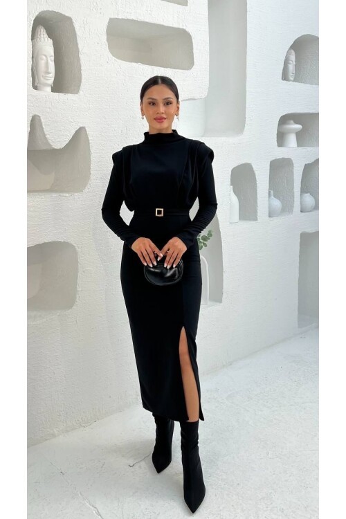 3587-SİYAH  BALIKÇI YAKA OMUZLARI PİLELİ KENDİNDEN TOKA KEMERLİ ELBİSE