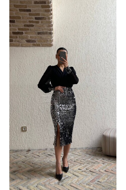 3594-GÜMÜŞ ÜSTÜ ŞİFON ETEĞİ PULPAYET ELBİSE