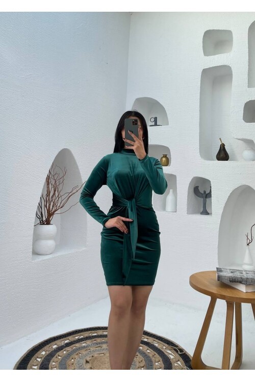 3648-ZÜMRÜT KADİFE ÖNDEN BAĞLAMALI KISA ELBİSE