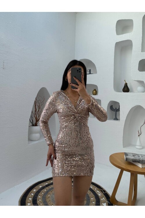 3649-BEJ ÖNÜ BÜZGÜ DETAY KISA PUL PAYET ELBİSE