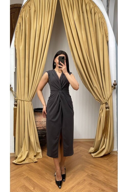 3698-ANTRASİT ÖNÜ BÜZGÜLÜ ELBİSE