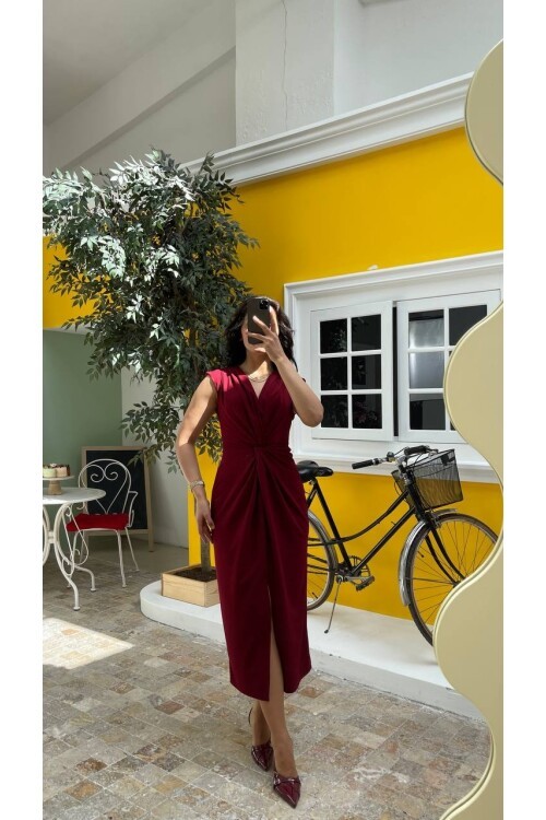 3698-BORDO ÖNÜ BÜZGÜLÜ ELBİSE