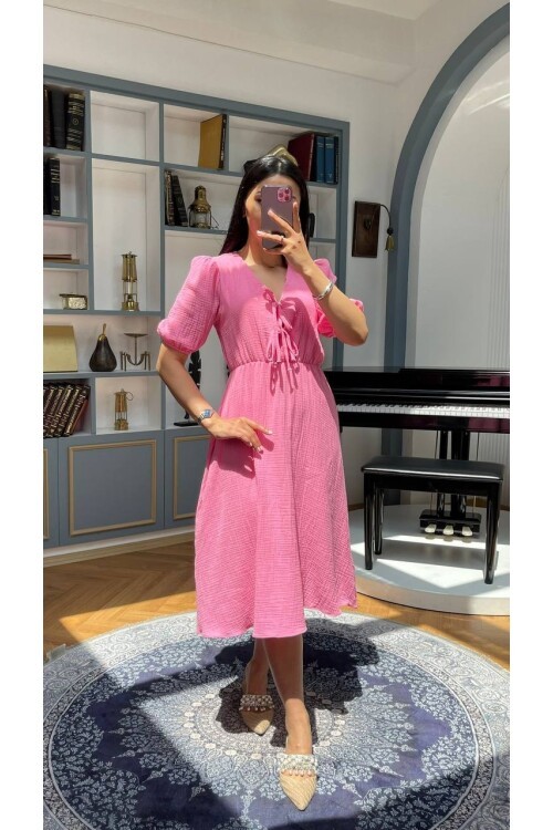 3753-PEMBE GÖĞÜS KISMI BAĞLAMA DETAY ELBİSE