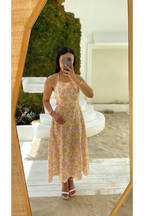 3783-SARI ARKASI BAĞLAMALI ÇİÇEKLİ ELBİSE