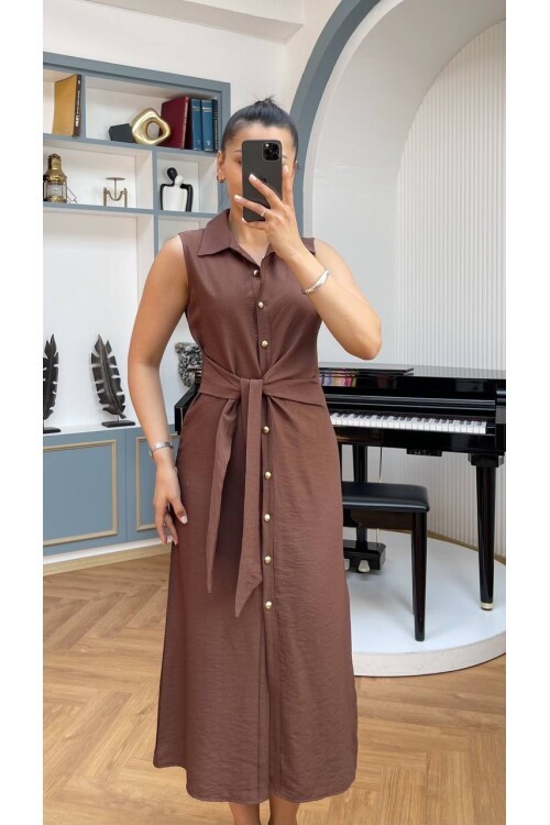 3789-KAHVERENGİ KETEN GOLD DÜĞMELİ ELBİSE