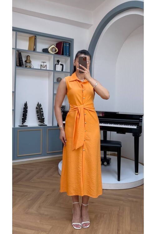 3789-TURUNCU KETEN GOLD DÜĞMELİ ELBİSE