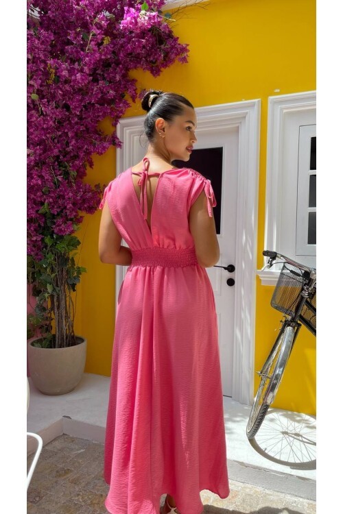 3798-PEMBE GÜL BROŞ DETAY ELBİSE