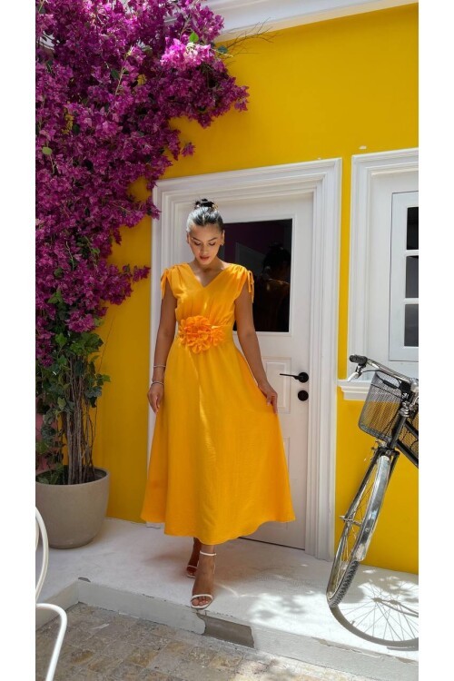 3798-TURUNCU GÜL BROŞ DETAY ELBİSE