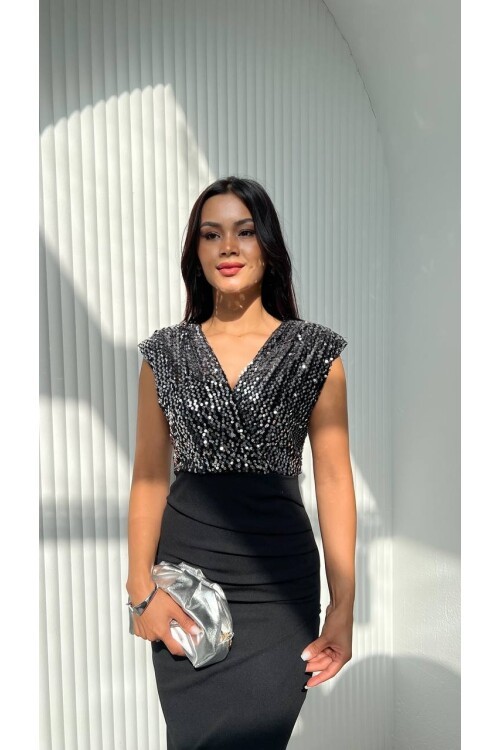 3820-GÜMÜŞ PUL PAYET KRUVAZE YAKA ELBİSE