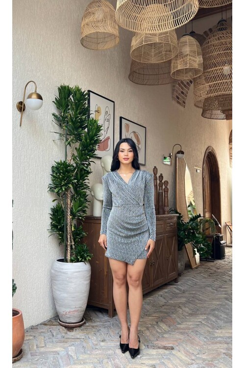 3835-GRİ  TAŞLI DRAPELİ KRUVAZE YAKA KISA ELBİSE