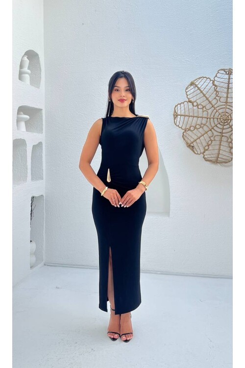 3846-SİYAH SIFIR KOL OMUZ DRAPLEİ TOKALI ELBİSE