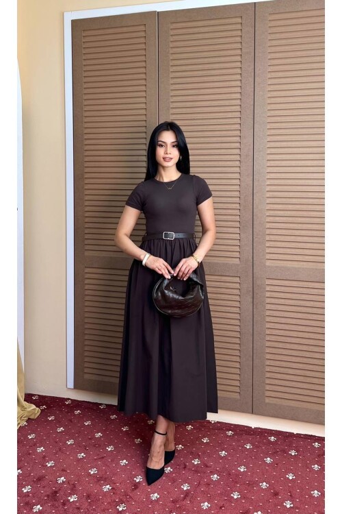 3923-KAHVEYE KAHVE ÜST KAŞKORSE ALT POPLİN KISA KOL ELBİSE