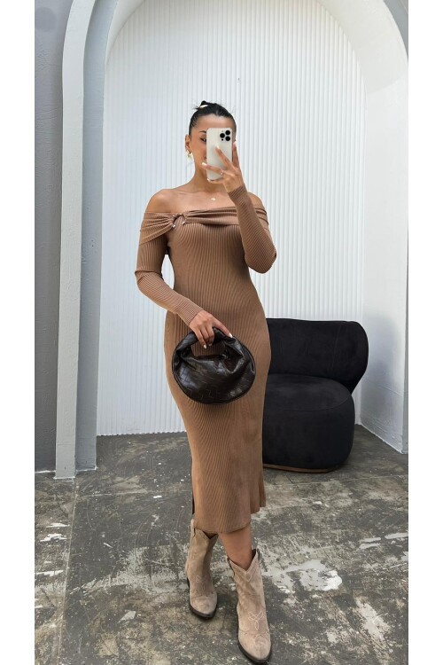 BEJ MADONNA YAKA TOKA DETAYLI TİRKO ELBİSE