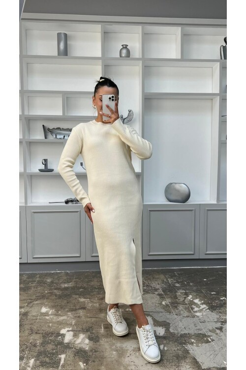 EKRU FİTİLLİ YIRTMAÇLI TRİKO ELBİSE