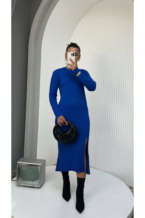 SAKS FİTİLLİ YIRTMAÇLI TRİKO ELBİSE