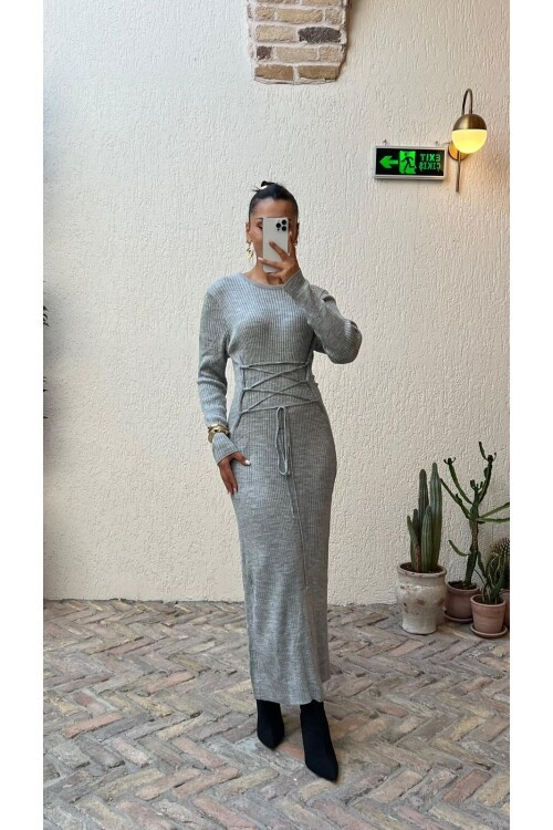 GRİ BAĞLAMALI TRİKO ELBİSE