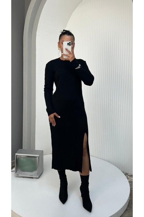 SİYAH FİTİLLİ YIRTMAÇLI TRİKO ELBİSE