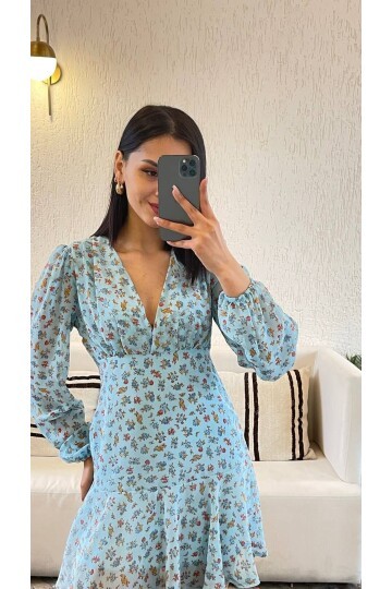 3015-MAVİ ŞİFON ÖNÜ BÜZGÜLÜ KISA ELBİSE
