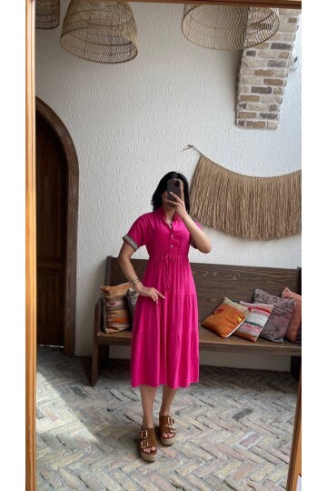 3080-PEMBE KOL MANŞETLERİ ŞERİTLİ ELBİSE